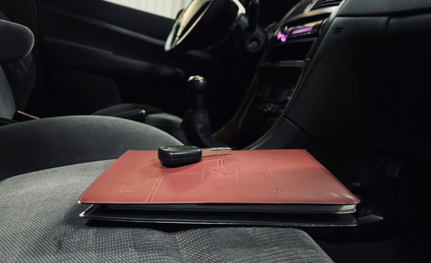 Peugeot 307 1.6-16V XT| Parkeersensoren| Trekhaak| NAP| Airco| Sony radiosysteem| AUX verbinding| 5 deurs|