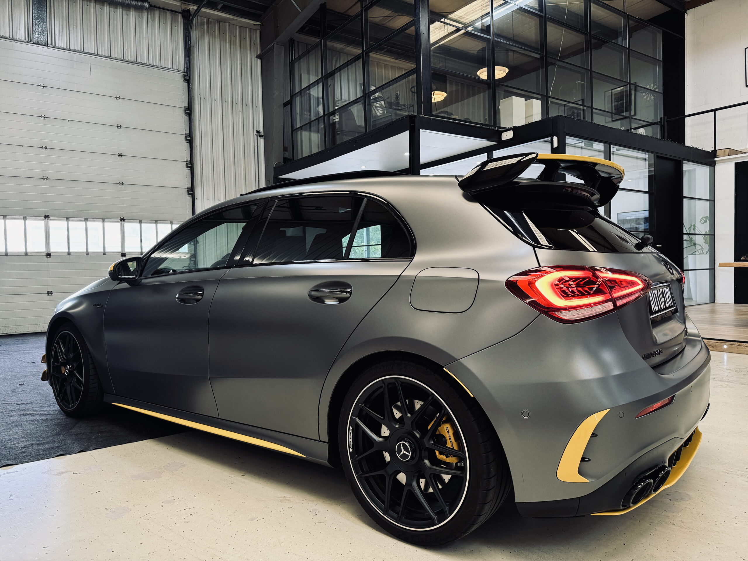 Mercedes-Benz A-klasse AMG 45 S 4MATIC+ | Yellow Edition |Panoramadak |Sfeerverlichting | Kuipstoelen| 421PK |