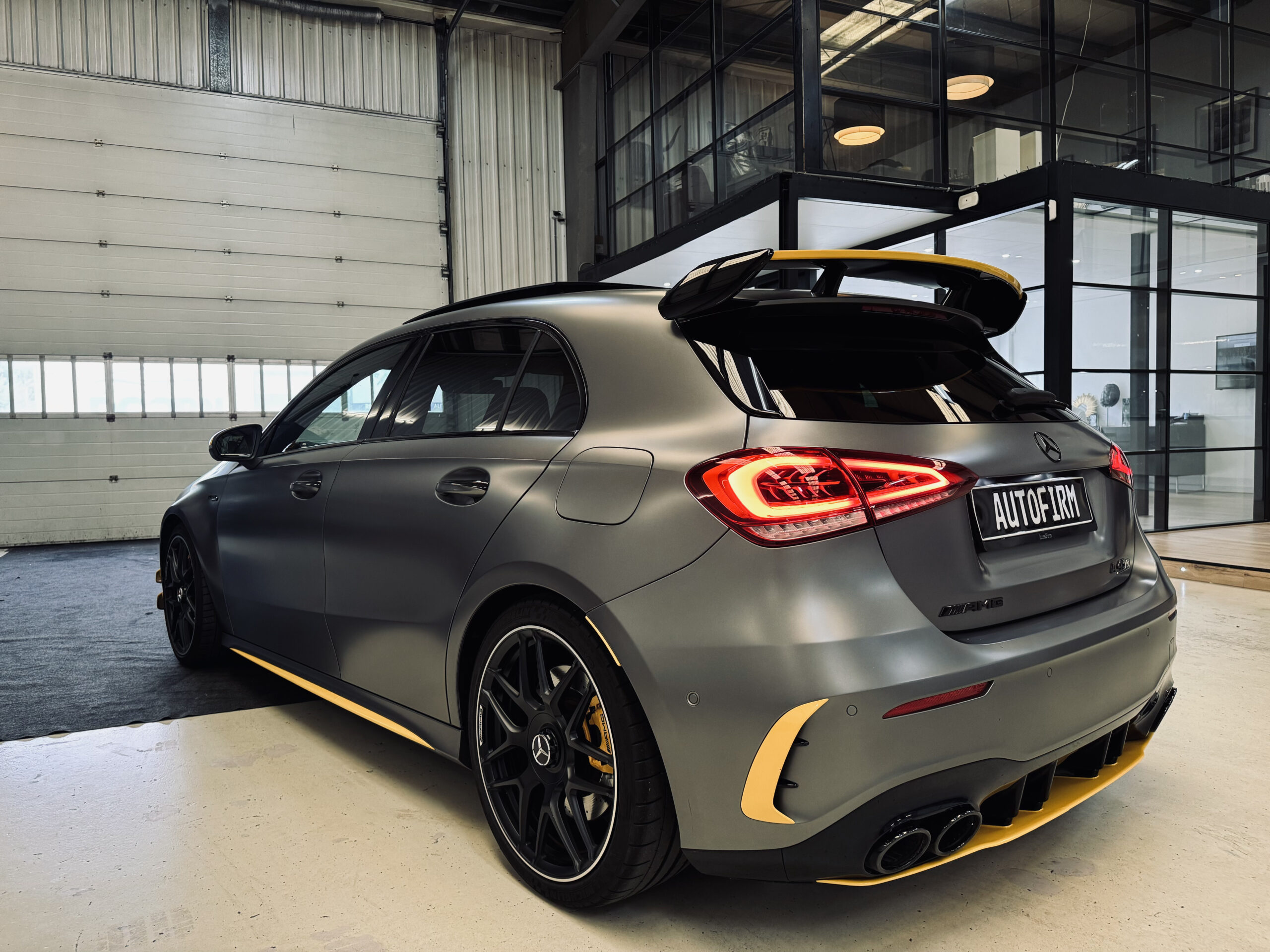 Mercedes-Benz A-klasse AMG 45 S 4MATIC+ | Yellow Edition |Panoramadak |Sfeerverlichting | Kuipstoelen| 421PK |
