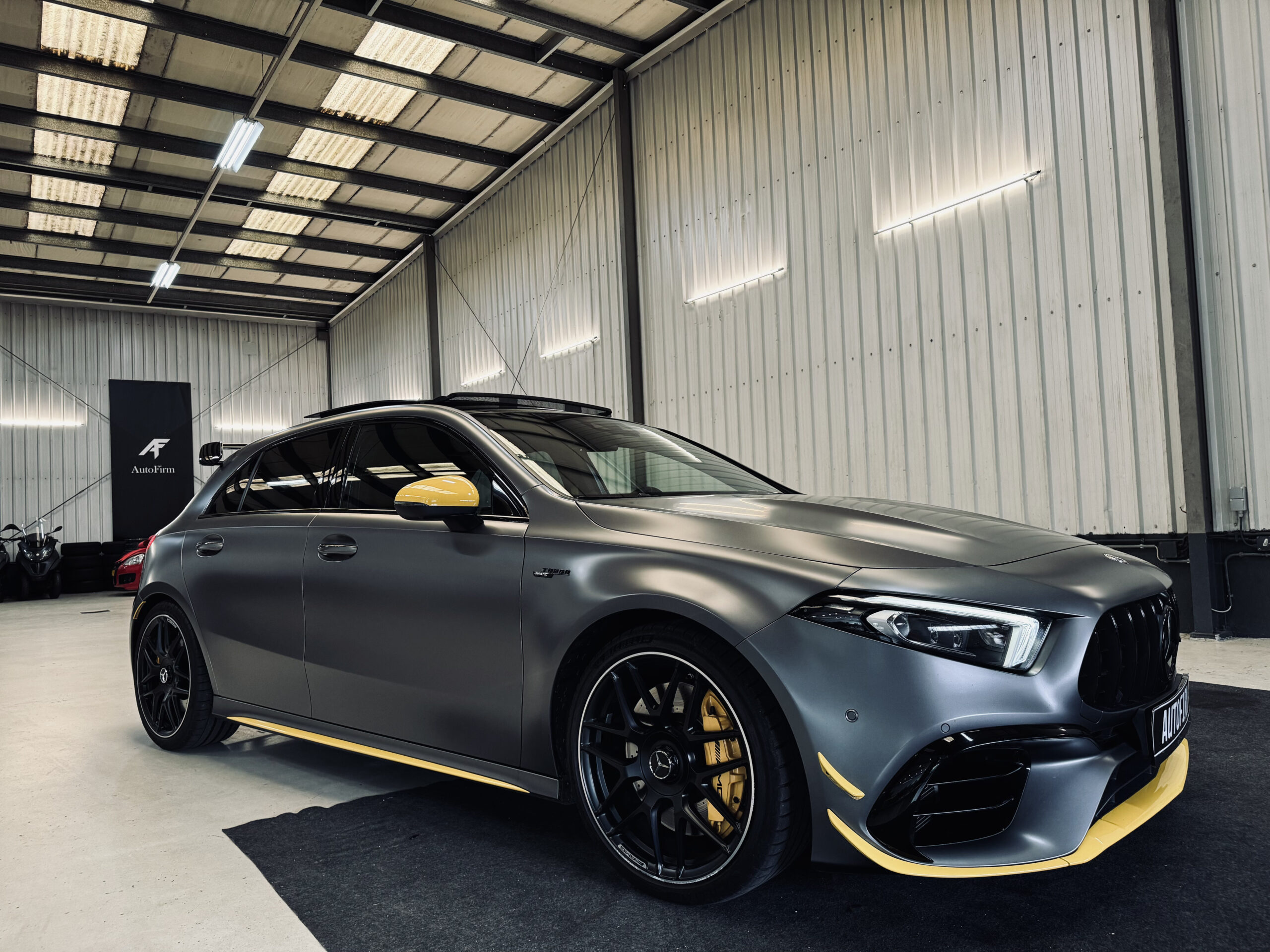 Mercedes-Benz A-klasse AMG 45 S 4MATIC+ | Yellow Edition |Panoramadak |Sfeerverlichting | Kuipstoelen| 421PK |