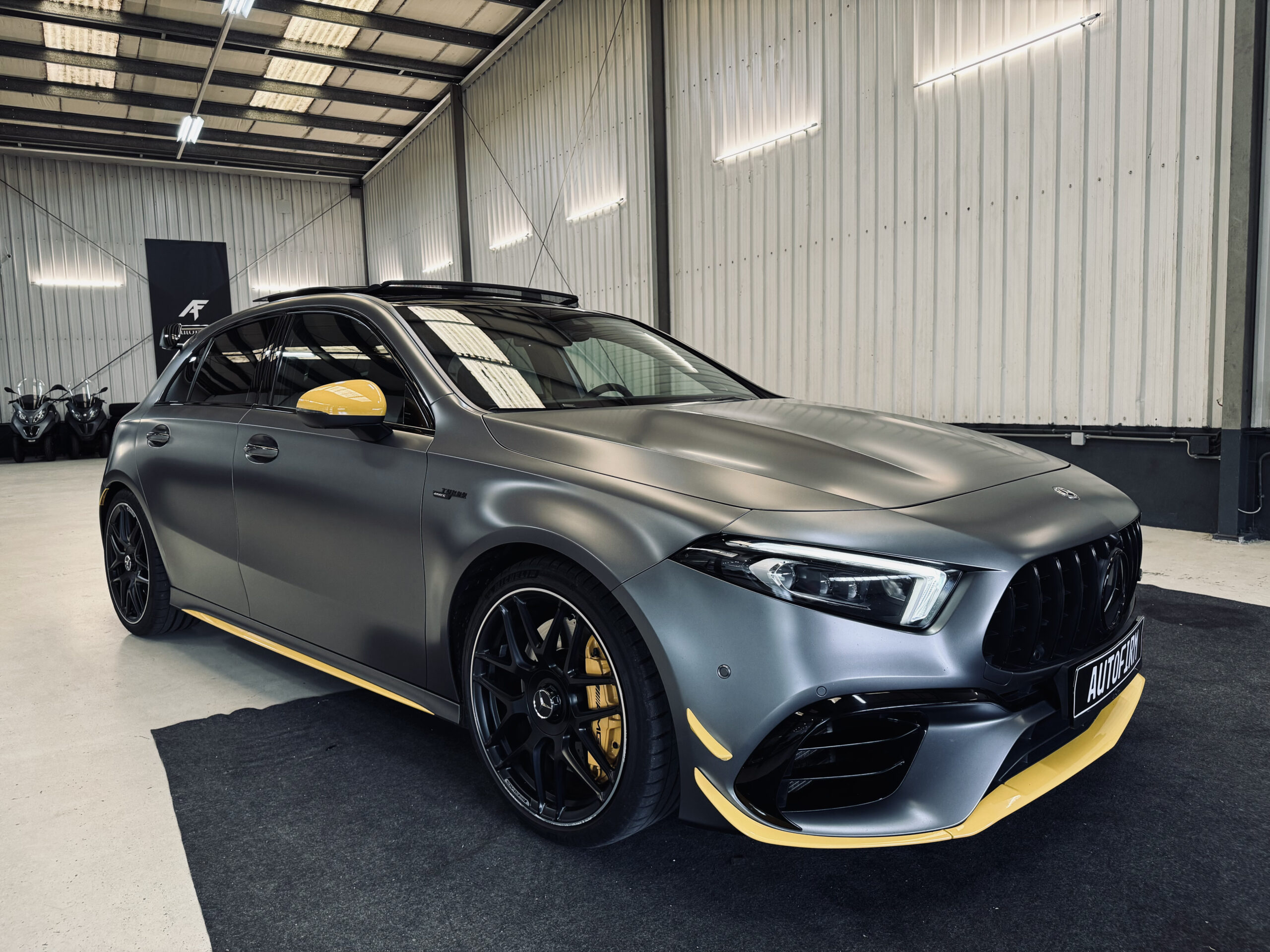 Mercedes-Benz A-klasse AMG 45 S 4MATIC+ | Yellow Edition |Panoramadak |Sfeerverlichting | Kuipstoelen| 421PK |