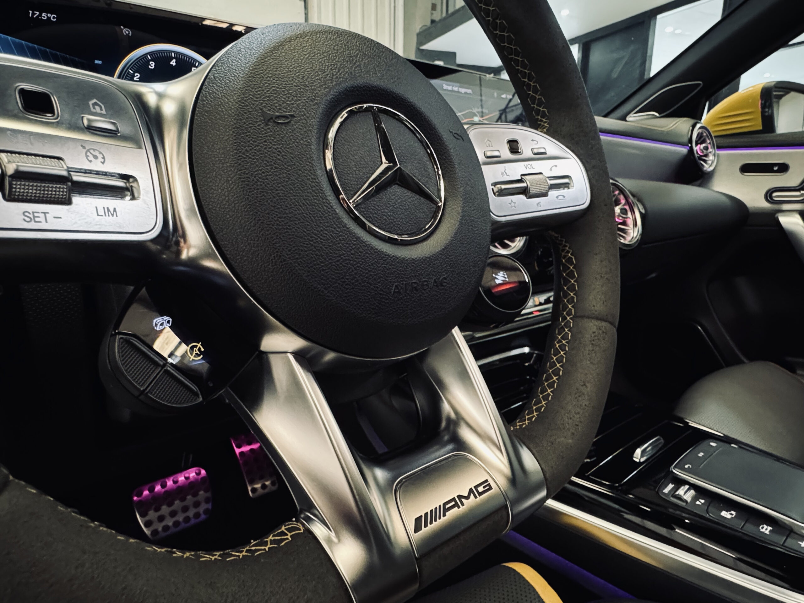 Mercedes-Benz A-klasse AMG 45 S 4MATIC+ | Yellow Edition |Panoramadak |Sfeerverlichting | Kuipstoelen| 421PK |