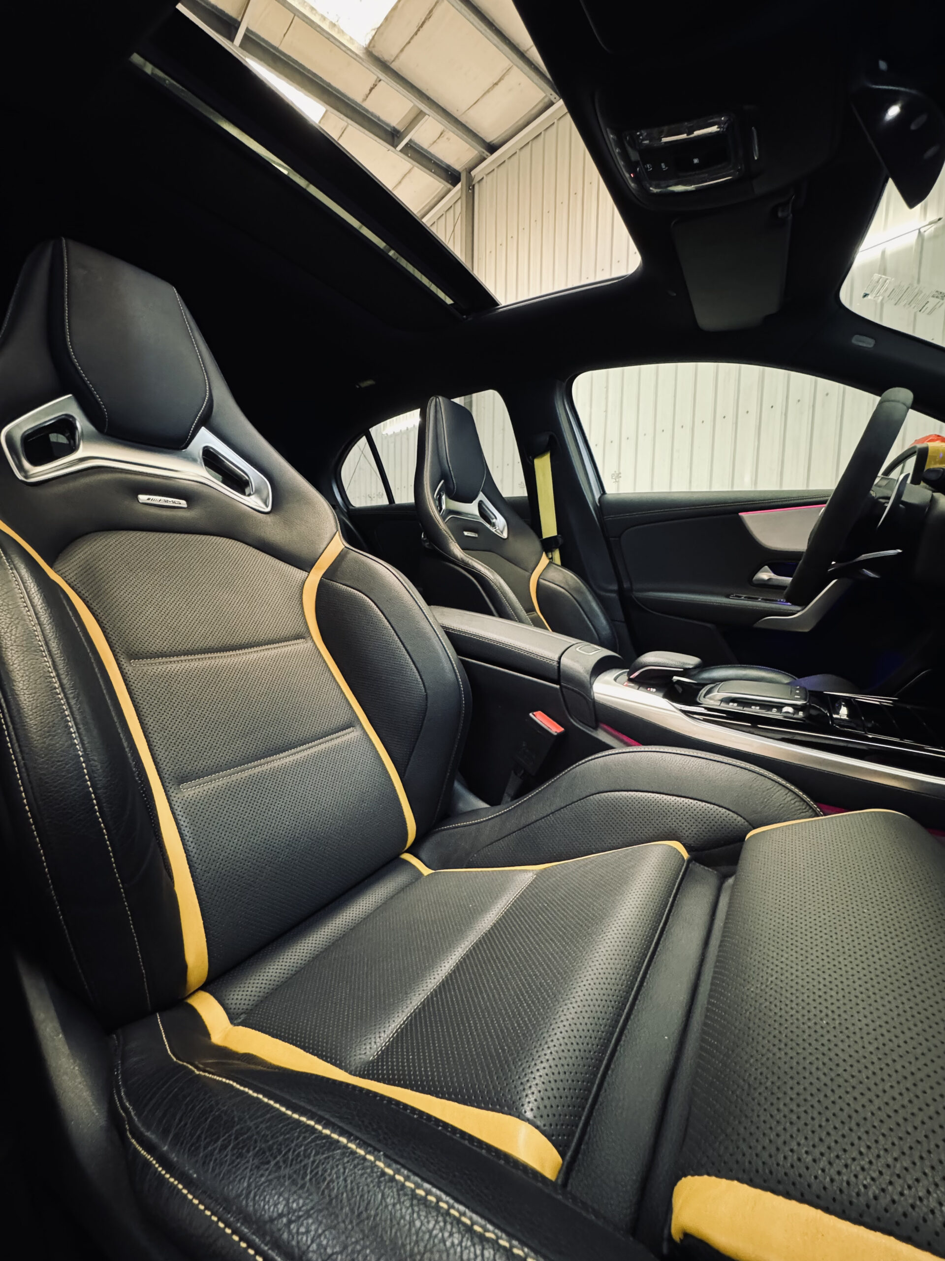 Mercedes-Benz A-klasse AMG 45 S 4MATIC+ | Yellow Edition |Panoramadak |Sfeerverlichting | Kuipstoelen| 421PK |