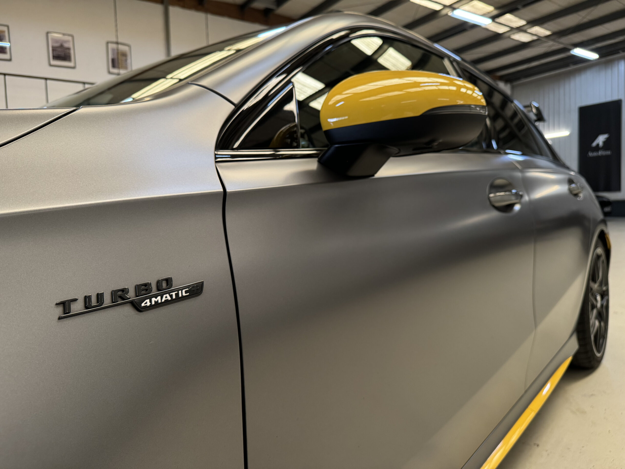 Mercedes-Benz A-klasse AMG 45 S 4MATIC+ | Yellow Edition |Panoramadak |Sfeerverlichting | Kuipstoelen| 421PK |