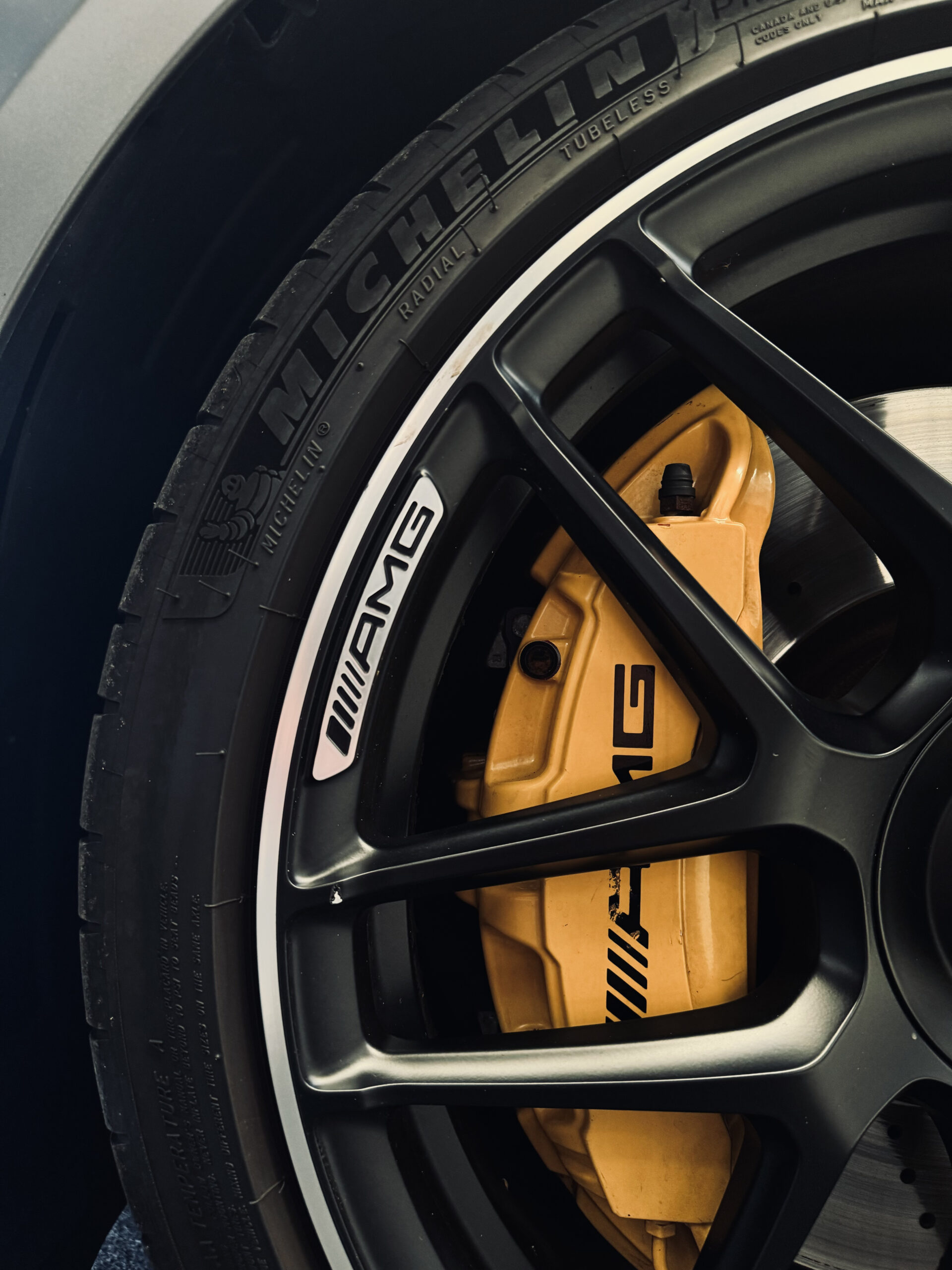 Mercedes-Benz A-klasse AMG 45 S 4MATIC+ | Yellow Edition |Panoramadak |Sfeerverlichting | Kuipstoelen| 421PK |