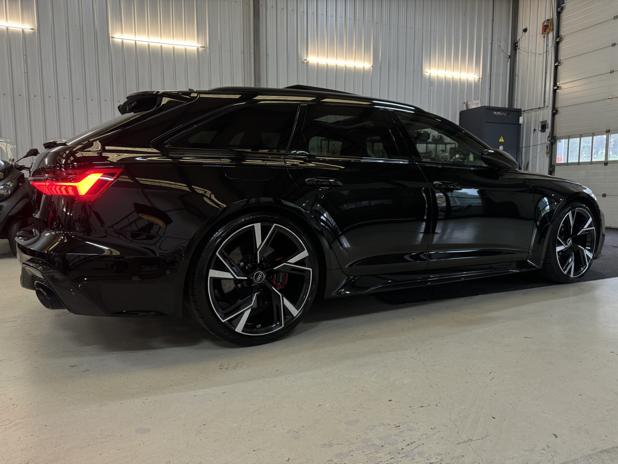 Audi A6 Avant RS 6|Keramisch|Panoramadak|Carbon Exterieur|600PK |