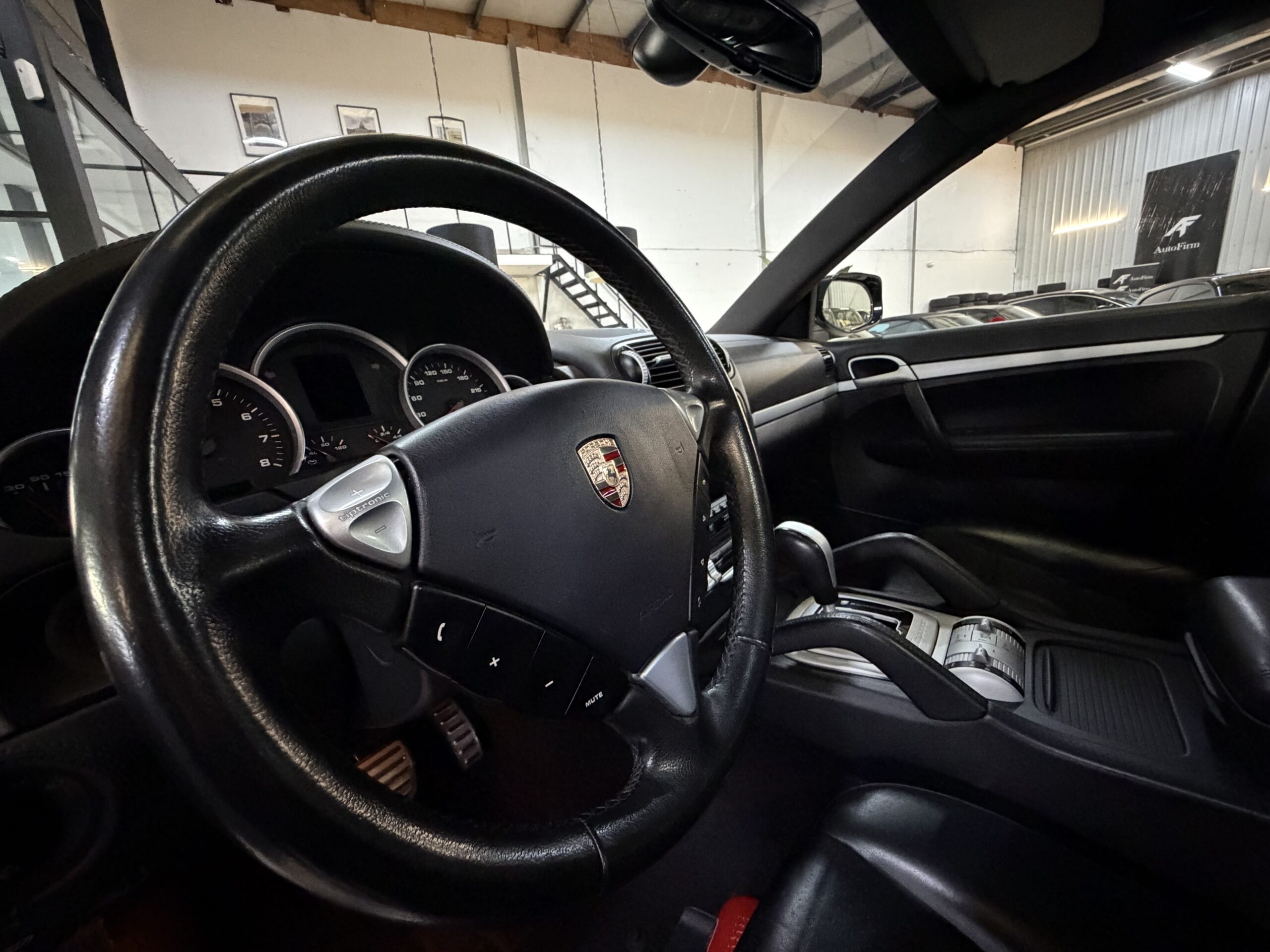 Porsche Cayenne 4.8 S 385PK Automaat Dealer Onderhouden Panoramadak Achteruitrijcamera Bose Leder Bekleding